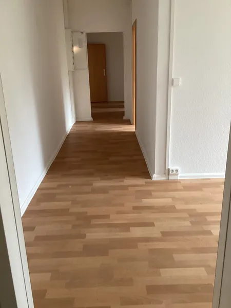 Das Glück hat ein Zuhause: individuelle 4-Zimmer-Wohnung mit großem Balkon — photo 1